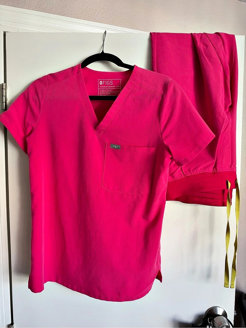 FIGS Set Shocking Pink